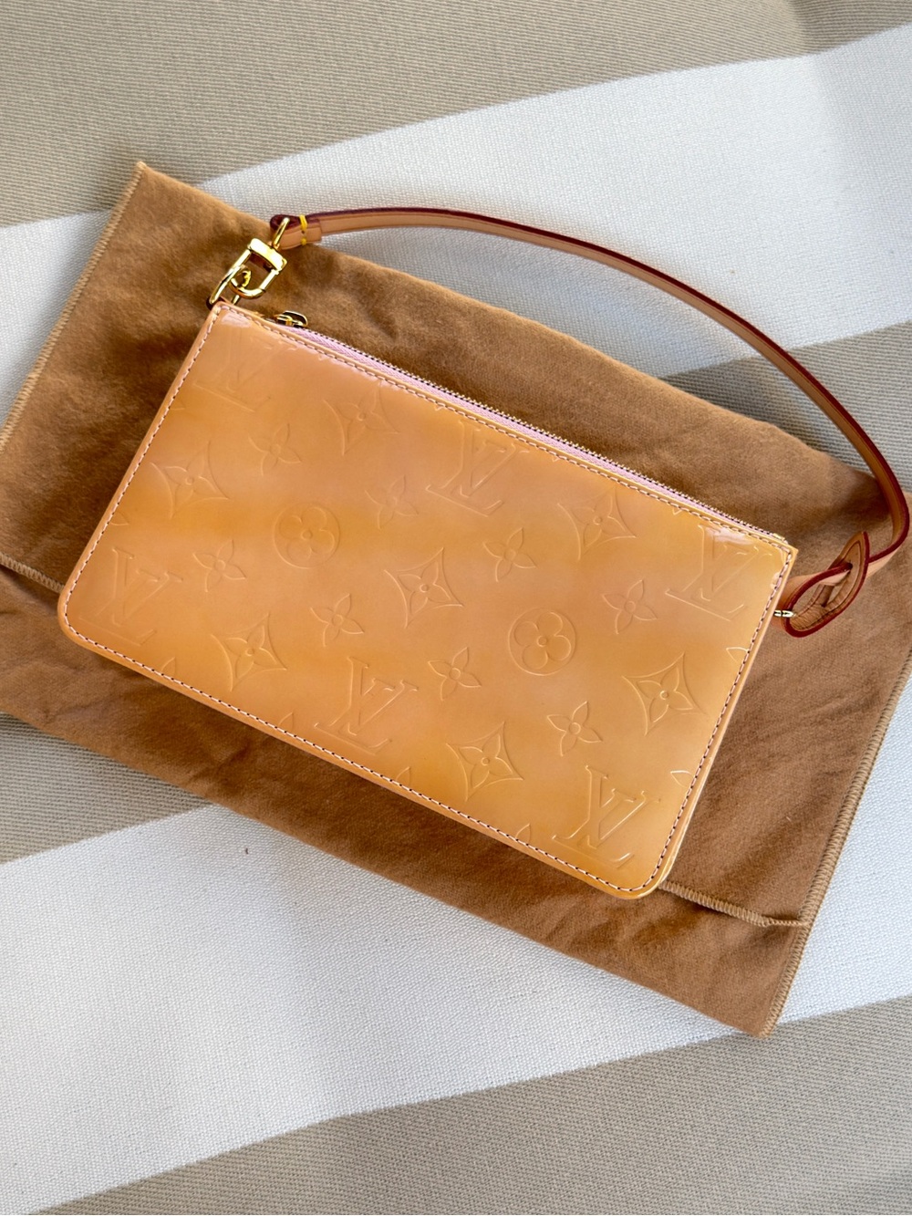 Louis Vuitton Vernis Lexington Pochette Pink Yellow Patent Monogram Shoulder Bag - Picture 2 of 10